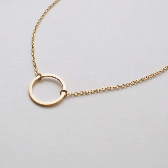Moon Pendant Necklace - 14K Gold Fill Dainty Hammered Moon Phase Choker - Picture 4 of 6